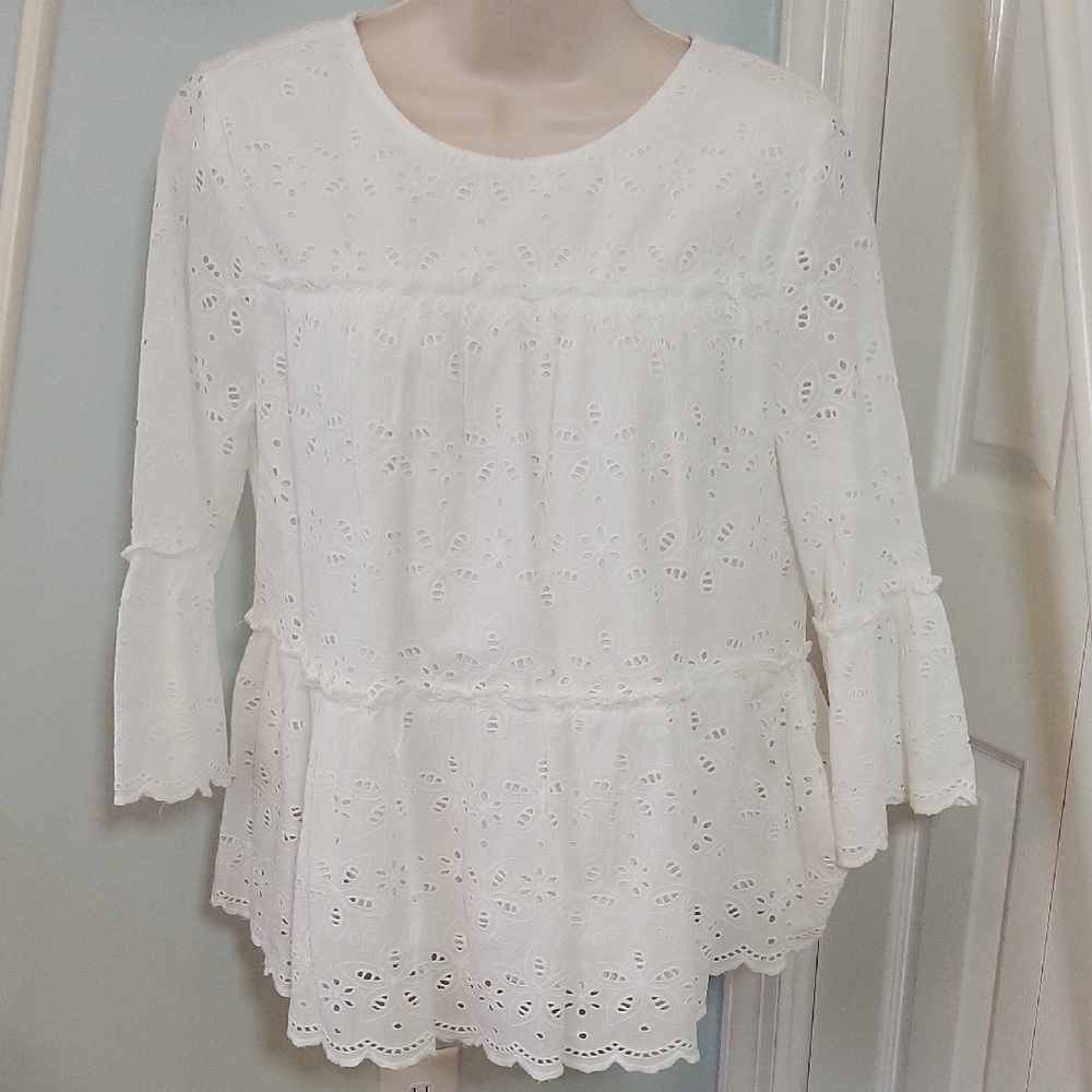 Crown & Ivy White Ruffled Eyelet Peplum Blouse NWT sz Medium - Picture 3 of 6